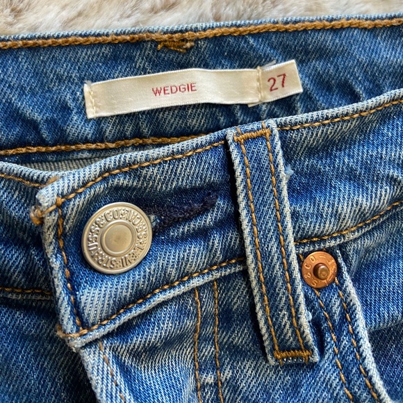 Levi’s Wedgie Premium Denim Woman’s Jeans light wash size 27 - Picture 4 of 12